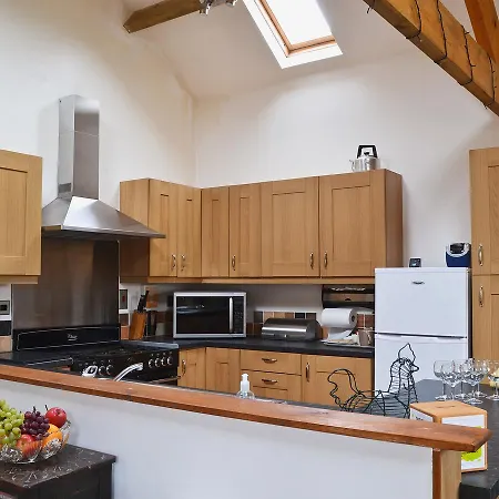 Issac'S Byre * Alston